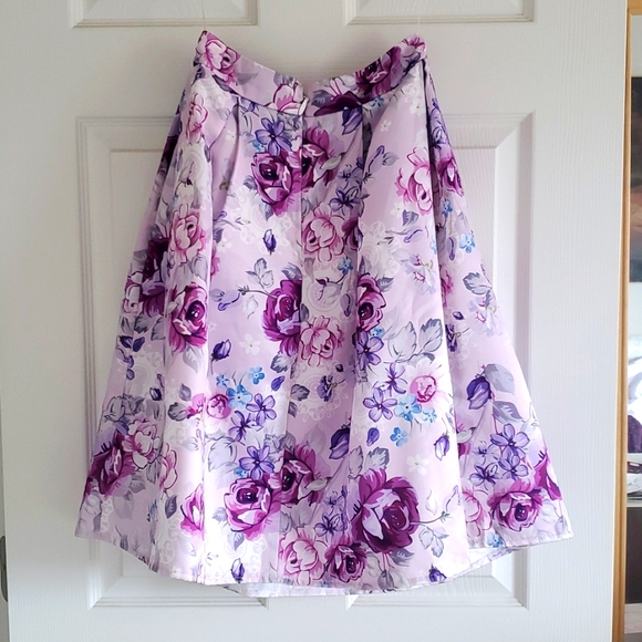 Charlotte Russe High Waisted Floral Skirt - Picture 2 of 8